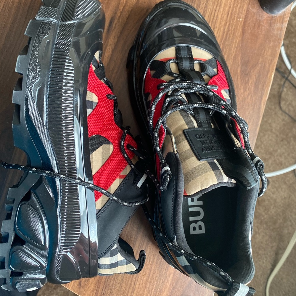 Burberry shoes - Picture 4 of 7